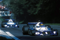 Qu'est-ce que cela fait de conduire la légendaire Tyrrell à six roues de la Formule 1 ? Le plus célèbre des Stig s'y est essayé - le 1 - Tyrrell P34 P34B 1976 1977 official 01
