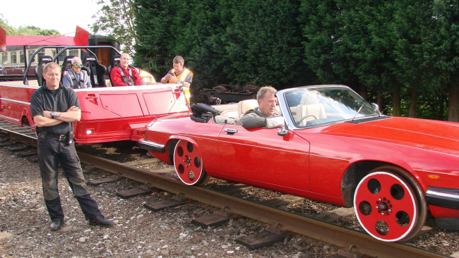 Za nejslavnějšími kreacemi Top Gearu stojí nenápadný manželský pár, který auta stlouká pomalu doma za stodolou