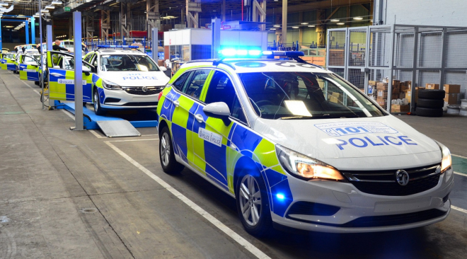 Továrna čistě na policejní auta je zhmotnělá noční můra „pirátů silnic”