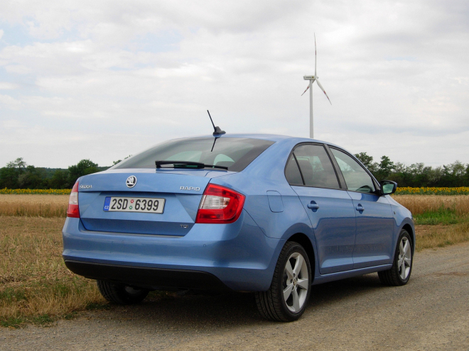 Škoda prodala za první půlrok skoro půl milionu aut. Zvládne letos s Rapidem milion?