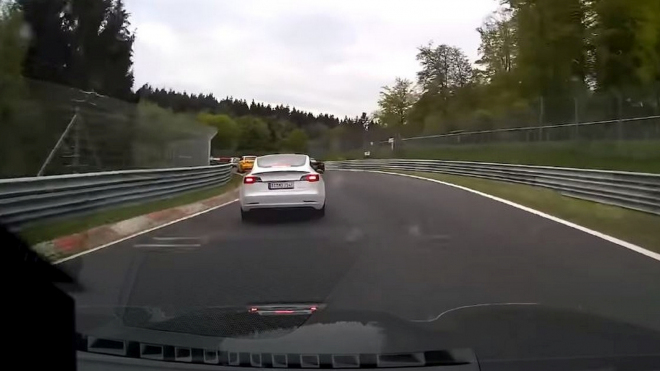 Tesla konečně zdolala celý nejnáročnější okruh světa, jenže za jakou cenu?