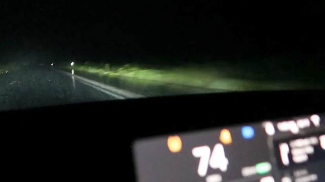 Muž natočil, jak Tesla s Autopilotem bourá na rovné silnici, ukázal další úskalí těchto systémů