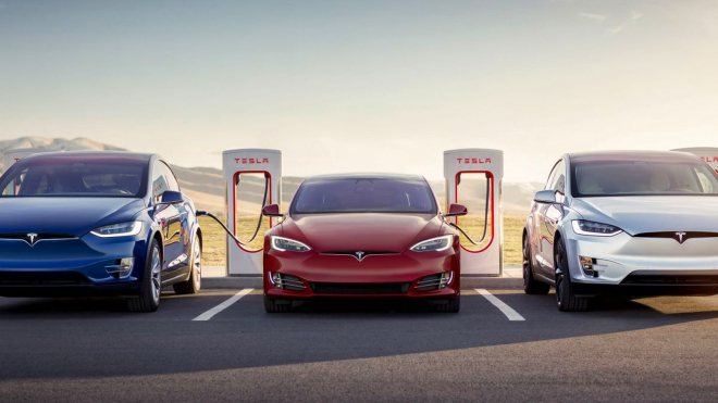 Tesla začíná zpřístupňovat své Superchargery všem, asi ani nemá na výběr
