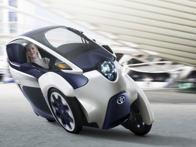 Toyota i-Road 2014: elektrická tříkolka jde do výroby, prodej ji čeká jen v Japonsku