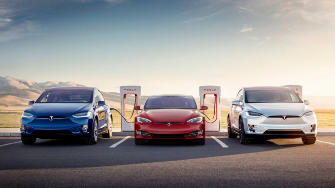Tesla se tváří jako nejpokrokovější automobilka světa, ve skutečnosti ale prodává nejvíc zastaralé vozy po Ladě