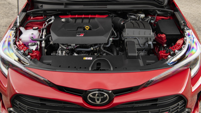 Stačila jedna chyba a majiteli zánovní Toyoty odešel motor. Oprava stála 970 tisíc Kč, záruka ji nekryje