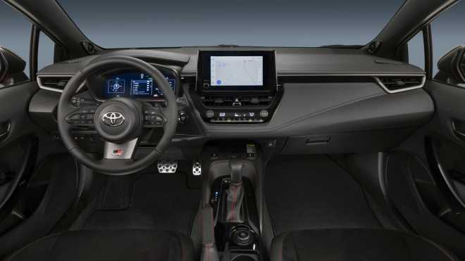 Že automat chtějí všichni? Toyota ho nabídla pro tohle auto, chce ho jen 20 procent lidí