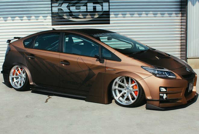 Toyota Prius GT-30 Kuhl Racing: upravený hybrid je dokonalé tuningové porno