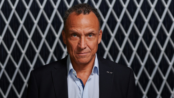 Hyundai zaměstnává v Evropě slušné mimoně. Tento říká, že manuály „nikdo nechce” a spalovací sporťáky jsou vedle elektromobilů „zklamání”