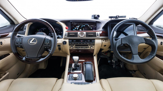 Tohle je ideální auto pro nervózní manžely. Nechat ho řídit ženu pro ně nebude potíž