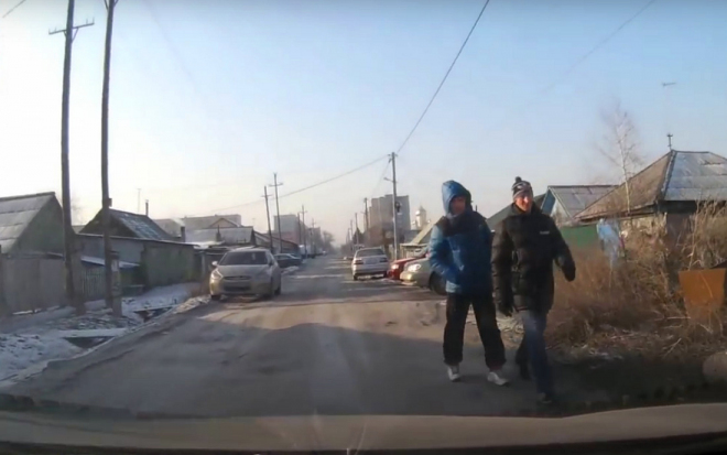 Takhle řídí vodka, zastavila ji až zídka ve 128 km/h (video)