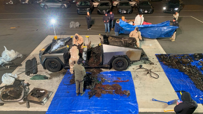 Následky exploze Tesly u Trumpova hotelu připomínají, že vaše auto toho o vás ví moc. A většina automobilek to vyslepičí kdekomu
