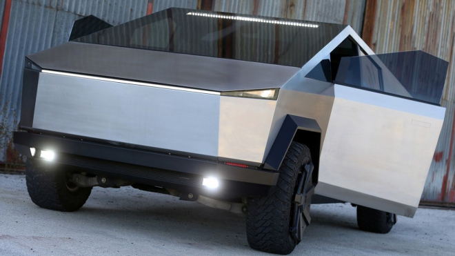 Fanoušek Tesly si postavil svůj Cybertruck, připomněl tím největší problém jeho designu