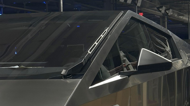 „Nejhorší, co jsem kdy viděl na sériovém autě”. Expert přes technologie, který zničil Fisker, zkusil Teslu Cybertruck