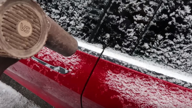 Majitel vyzkoušel, jak Tesla Model 3 zvládá mráz. Už při třech pod nulou jen koukal