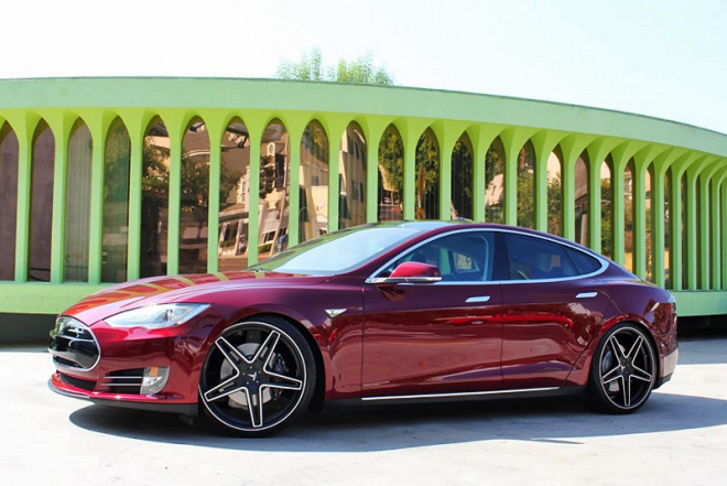 Tesla Model S od Al and Ed's: první tuning stojí na nových kolech a elektronice