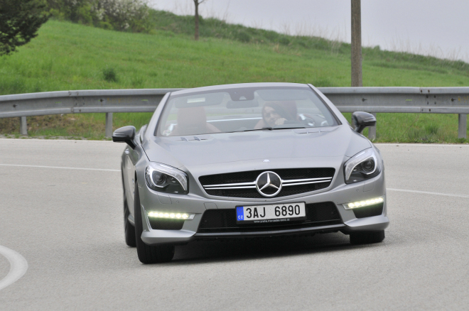 Mercedes SL 350 končí, nahradí jej přetvařující se SL 400