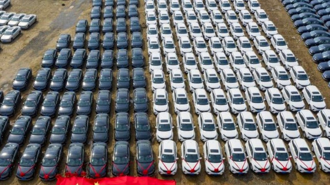 Firma rozdala zaměstnancům 4 116 aut zdarma jako poděkování za dobrou práci
