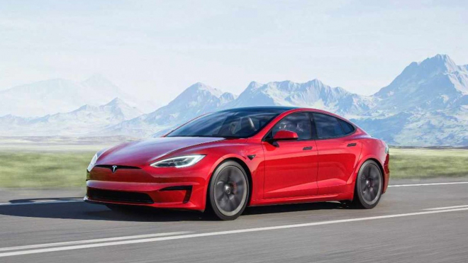 Tesla odhalila faceliftovaný Model S, jeho interiér je bez přehánění šokující