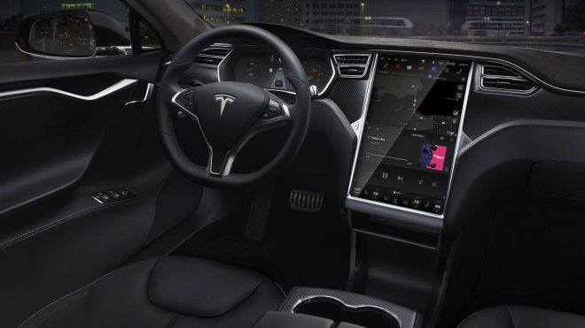 Tesla Model S s benzinovým motorem má své jméno, přesně vystihuje podstatu věci