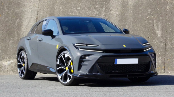 Firma začala prodávat sadu, která vám udělá superdrahé SUV Ferrari z obyčejné Toyoty, může čekat dopis z Itálie