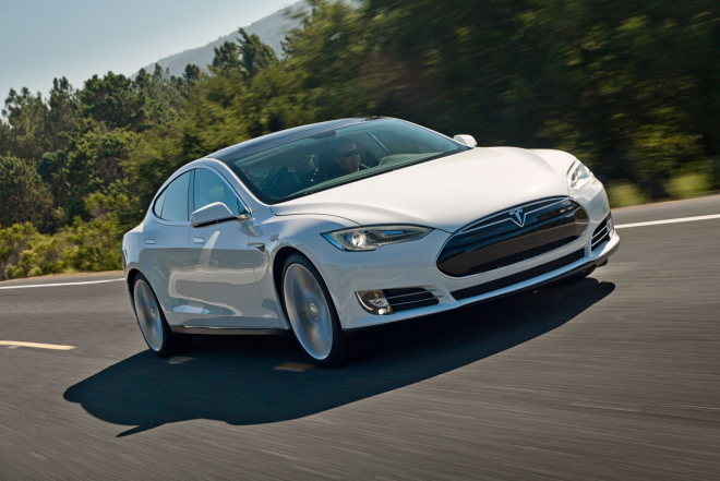 Tesla prodělává na každém autě 264 tisíc Kč, ač na něj dostává dotaci půl milionu