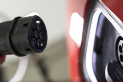 ADAC rozprášil další mýtus o efektivitě elektromobilů, podívejte se, kolik energie se ztrácí při pouhém dobíjení