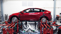 Tesla musí zastavit výrobu většiny aut v Německu. Rozjede se až za měsíc, další fabriky mají následovat