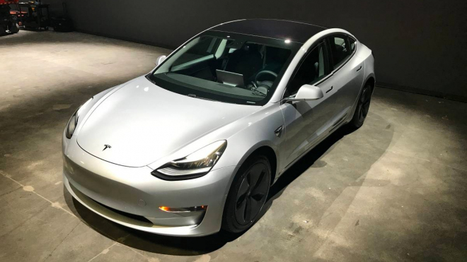 Toto je první ojetá Tesla Model 3 na prodej, na cenu se raději ani neptejte