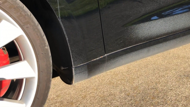 Kvalita Tesel zůstává mizerná, automobilka to „vyřešila” úpravou záručních podmínek