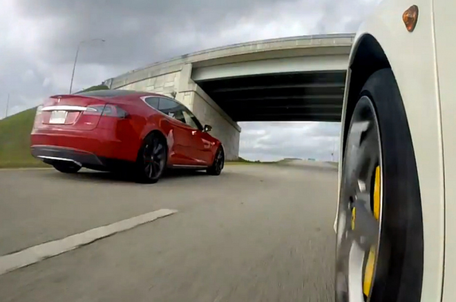 Tesla Model S P85D vs. Ferrari 458 Italia: elektřina vs. Italové potřetí (video)