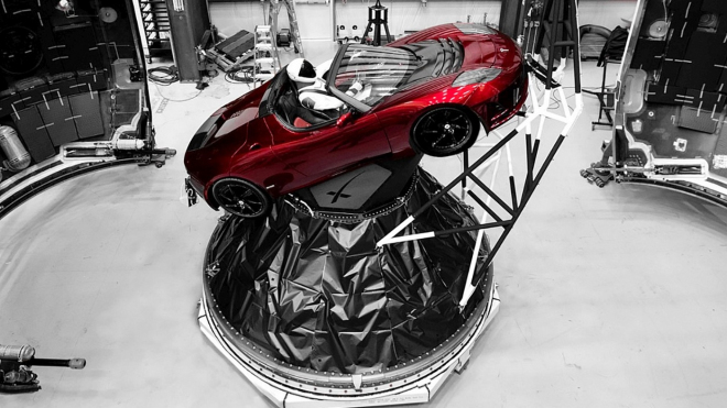 NASA klasifikuje Teslu jako vesmírnou loď. Odhalila i to, co vše skrývá ve svém nitru