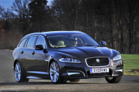 Test Jaguar XF 2,2 D Sportbrake: kombi neurazí, motor může