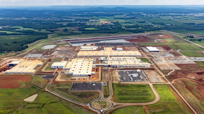 Toyota zastavila stavbu továrny na baterky kvůli nezájmu o elektrická auta, už tak skromné plány znovu snížila