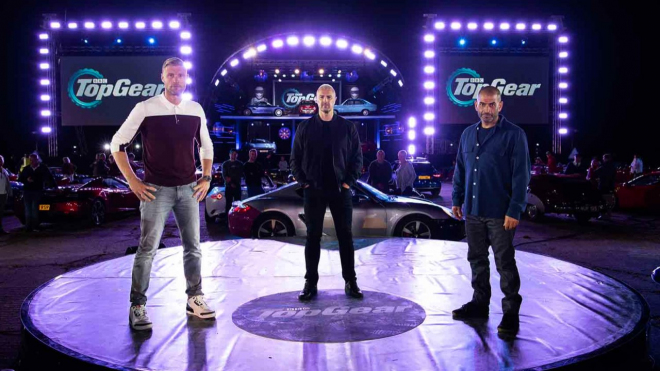 BBC vyzrála na koronavirová opatření, Top Gear opět natáčí i s diváky bez roušek