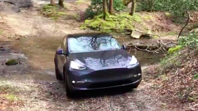Nová Tesla Model Y není SUV ani off-road, i když se fanoušci snaží tvrdit opak