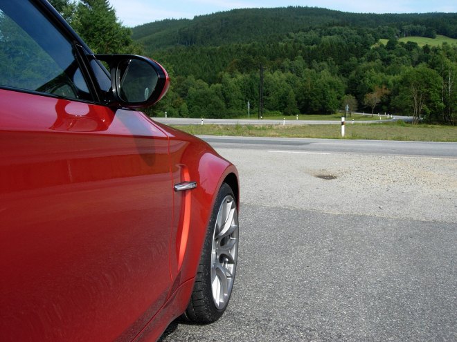 Test BMW 1 M Coupe, den druhý: s palivoměrem o závod