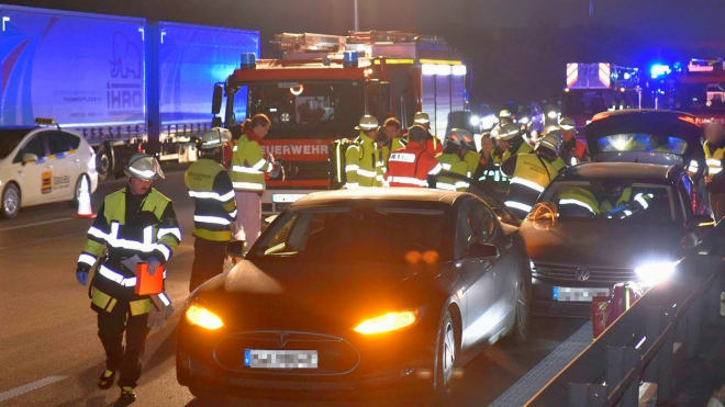Hrdina obětoval své auto, aby zastavil vůz řidiče v bezvědomí. Tesla ho opraví zdarma