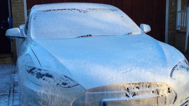 Test ukázal, jak moc elektromobilům zkracuje dojezd letošní zima. A to je pořád teplo