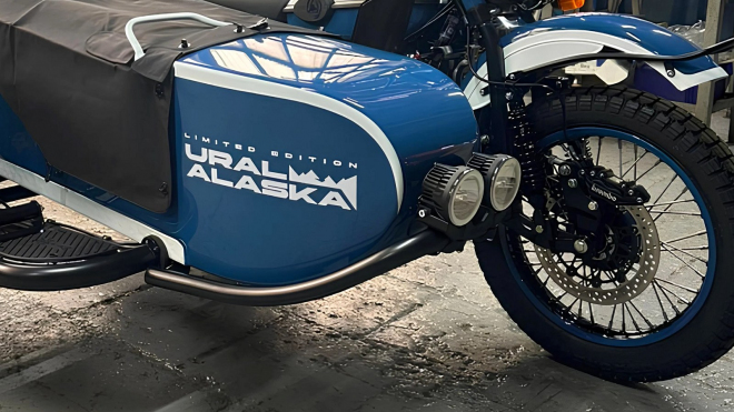 Rusové nezaváhali a poprask okolo setkání Trumpa s Putinem a jeho daru využili ke stvoření limitované edice motorek