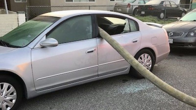 V zahraničí dávejte pozor, kde parkujete, po příchodu k autu v něm můžete najít hadici