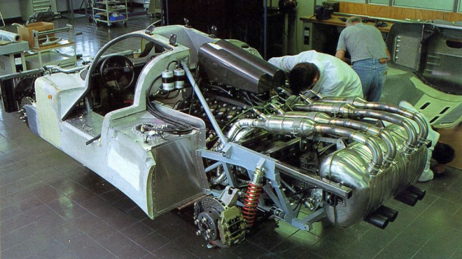 McLaren zničil dva vzácné prototypy legendárního F1, tento ale s enormním úsilím znovu ožil, aby dokreslil prázdné místo na mapě