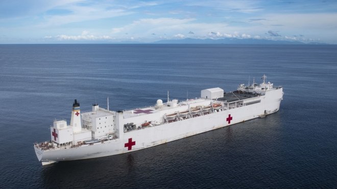 Do boje s koronavirem se zapojila i největší nemocniční loď světa