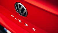 Podoba nového VW T-Roc kompletně unikla ještě před oficiální premiérou, fešácký zevnějšek doplňuje hodně laciný interiér
