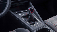 Úplně poslední VW Golf GTI s manuální převodovkou se smutně v tichosti prodal u dealera v zapadákově