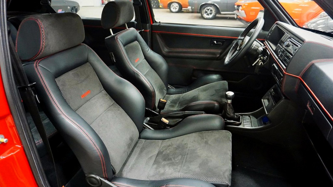 Někdo nacpal do vzácného VW Golf přes půl milionu, teď ho po ujetí 2 200 km výhodně prodává