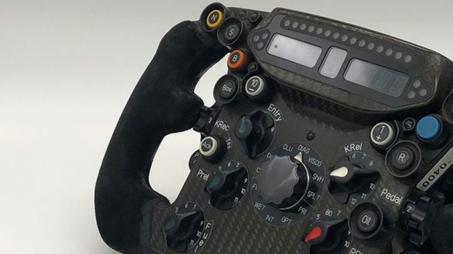 V prodeji se objevil skutečný volant z Formule 1, má neobvyklou historii