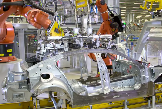 Jak se staví karbonový skelet nového BMW řady 7? (video)
