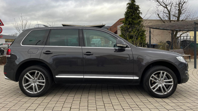 Tento VW Touareg ztratil na ceně přes 2 miliony Kč, luxus a techniku Bentley nabízí levněji než základní Fabie