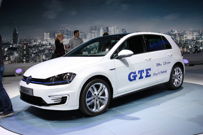 Volkswagen Golf GTE plug-in hybrid: na stovku za 7,6 s, k benzínce prý jen občas